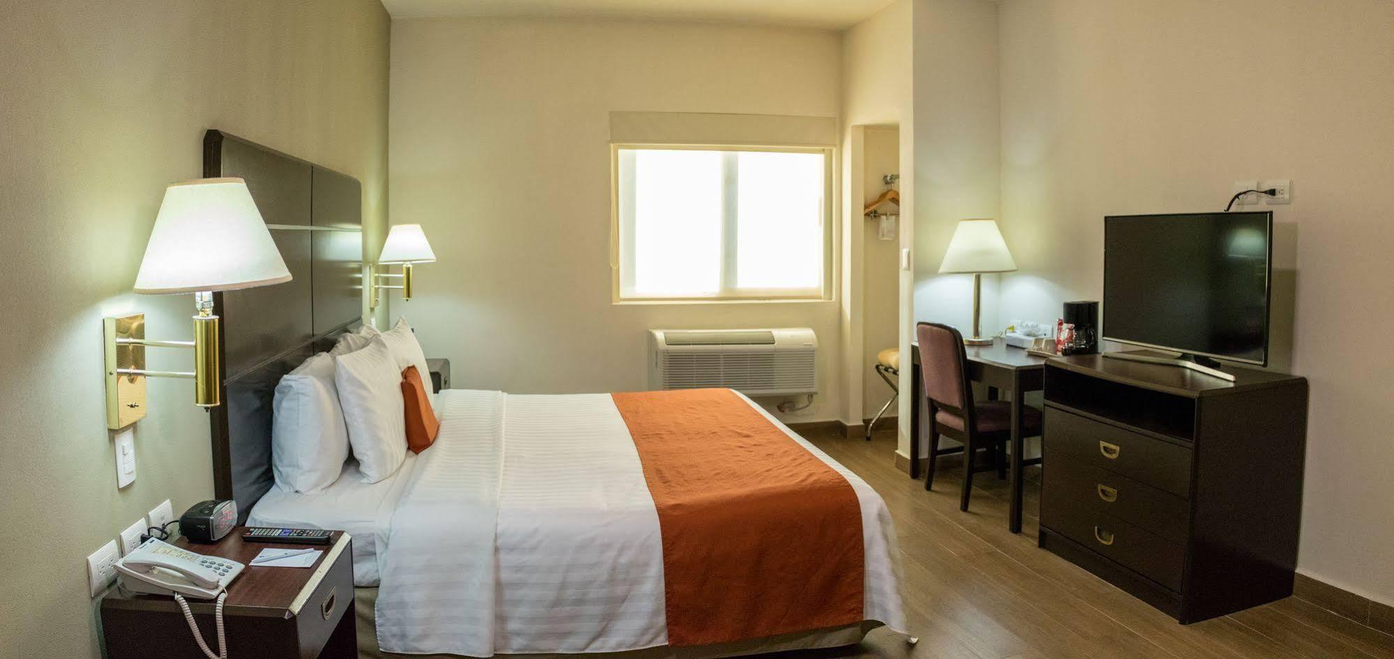 Hotel Plaza Calzada Monterrey Eksteriør billede