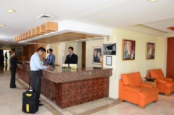 Hotel Plaza Calzada Monterrey Eksteriør billede