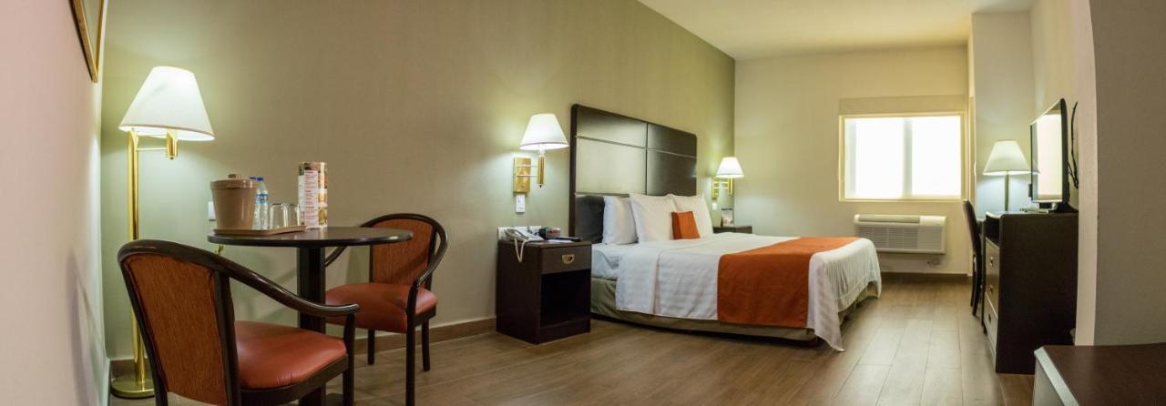 Hotel Plaza Calzada Monterrey Eksteriør billede
