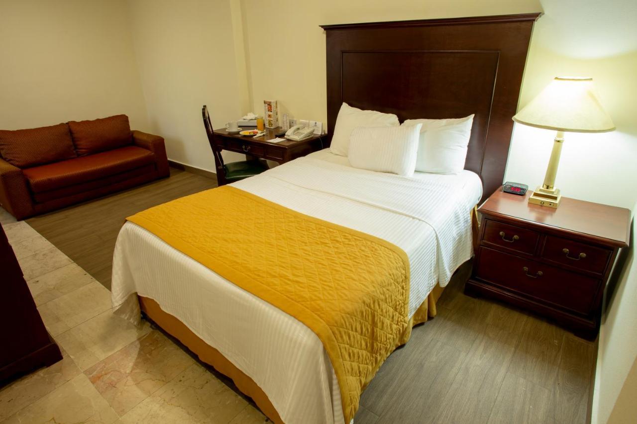 Hotel Plaza Calzada Monterrey Eksteriør billede