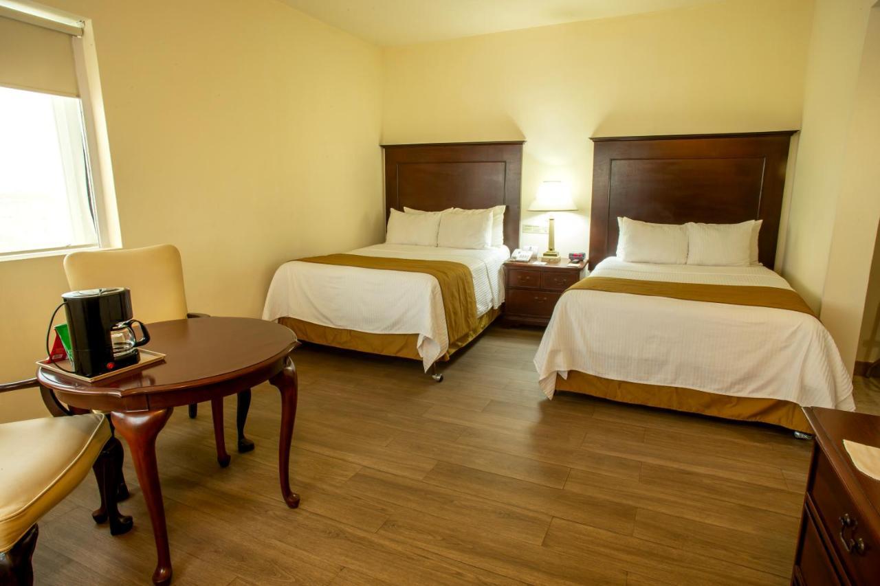 Hotel Plaza Calzada Monterrey Eksteriør billede